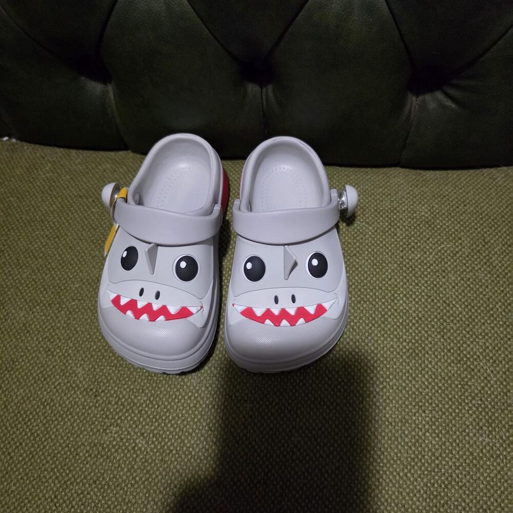 Member's Mark US Kids Size 8 Shark Clogs NWT